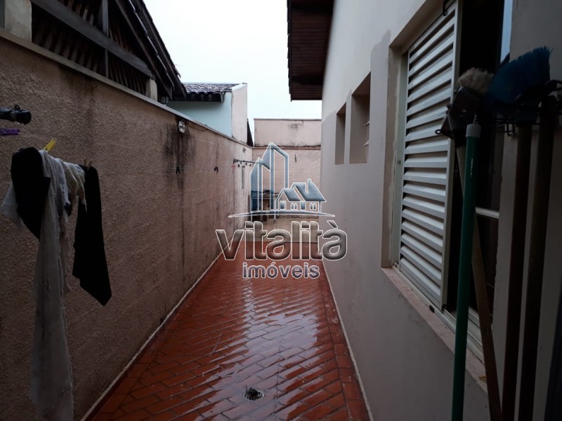 Casa à venda com 3 quartos, 200m² - Foto 1