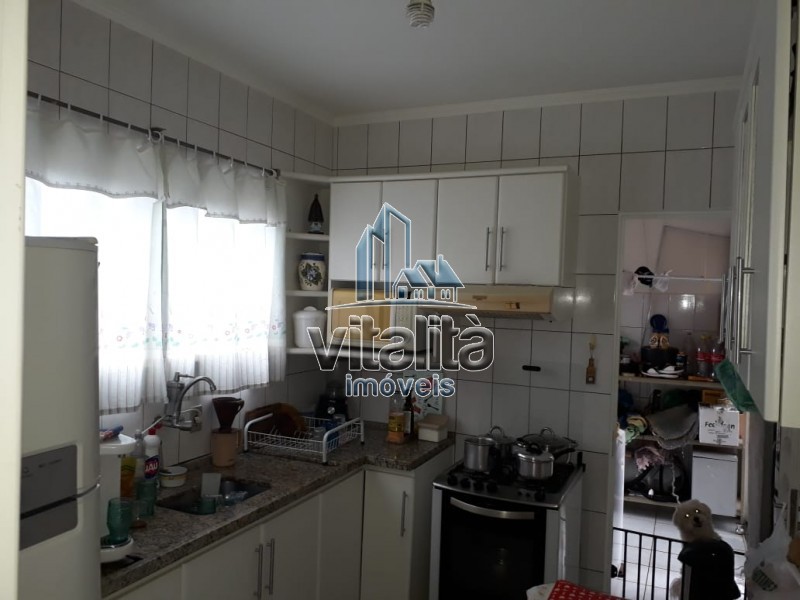 Casa à venda com 3 quartos, 200m² - Foto 2