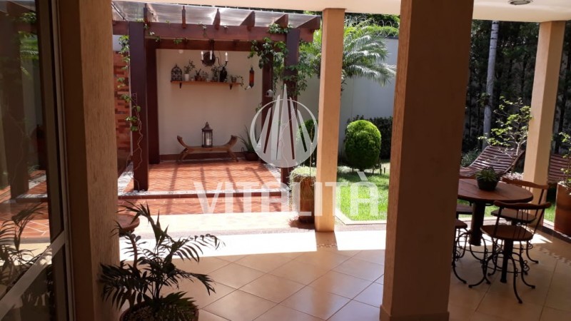 Casa à venda com 3 quartos, 210m² - Foto 7