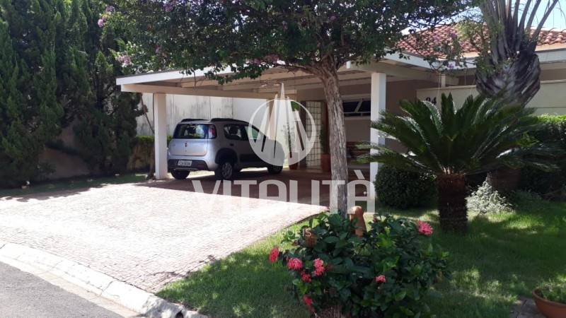 Casa à venda com 3 quartos, 210m² - Foto 1
