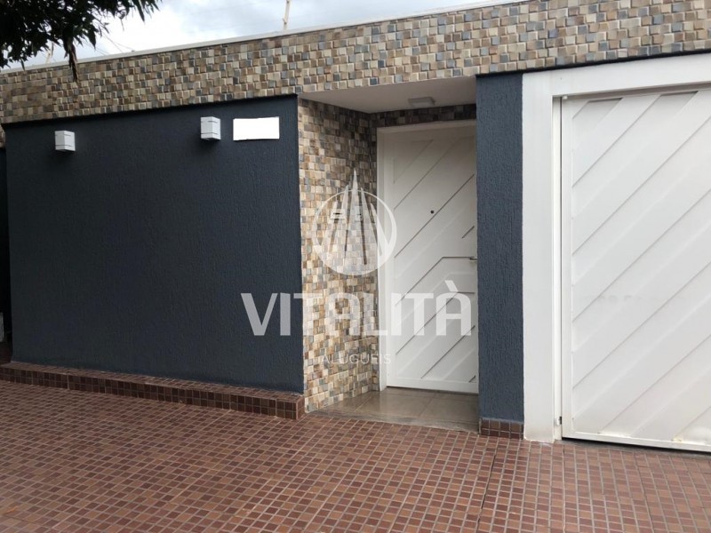 Casa à venda com 3 quartos, 182m² - Foto 1