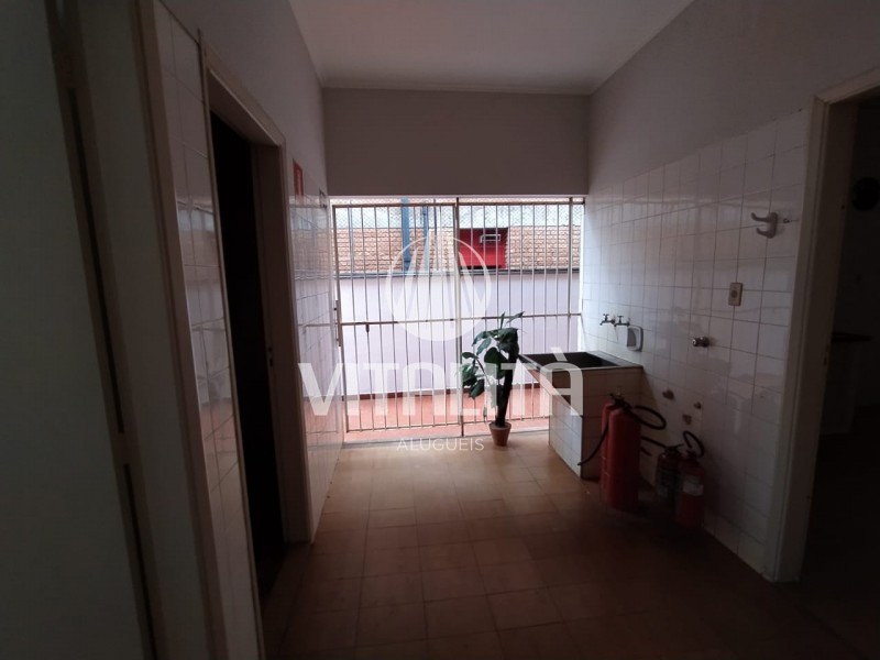 Casa para alugar com 3 quartos, 241m² - Foto 14