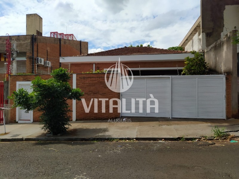 Casa para alugar com 3 quartos, 241m² - Foto 1