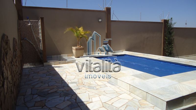 Casa à venda com 3 quartos, 270m² - Foto 1
