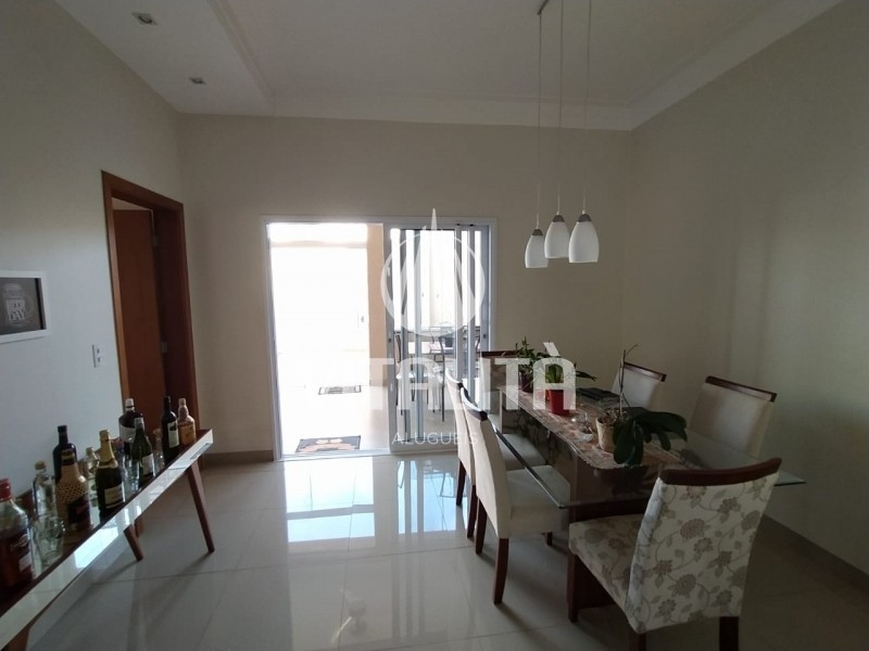 Casa à venda com 3 quartos, 226m² - Foto 3