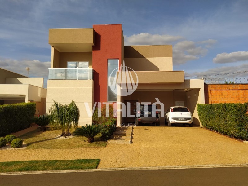 Casa à venda com 3 quartos, 226m² - Foto 1
