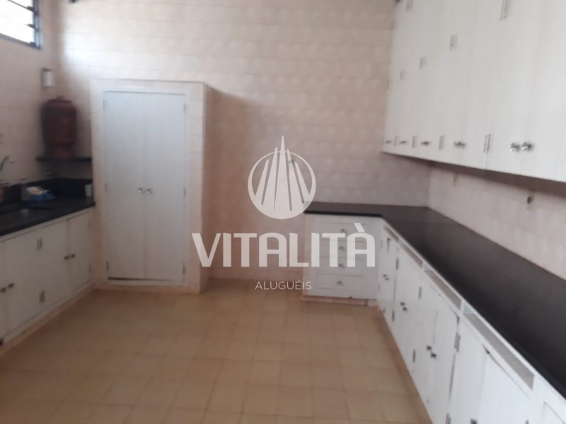 Casa à venda com 3 quartos, 226m² - Foto 7