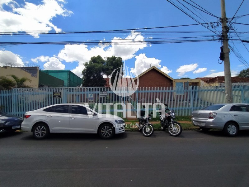 Casa à venda e aluguel com 9 quartos, 380m² - Foto 1