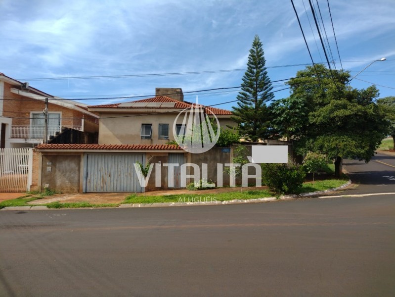 Casa para alugar com 3 quartos, 266m² - Foto 1