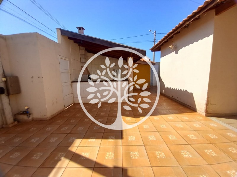 Casa à venda com 2 quartos, 150m² - Foto 1