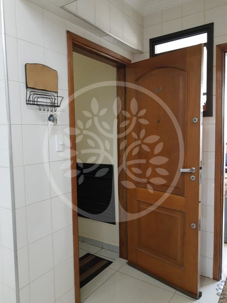 Apartamento à venda com 3 quartos, 122m² - Foto 8
