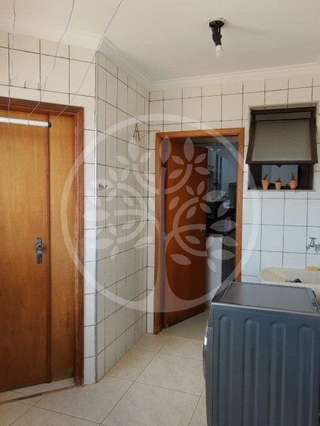 Apartamento à venda com 3 quartos, 122m² - Foto 9