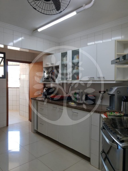 Apartamento à venda com 3 quartos, 122m² - Foto 2