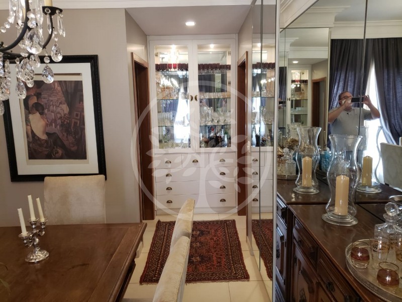 Apartamento à venda com 3 quartos, 142m² - Foto 2