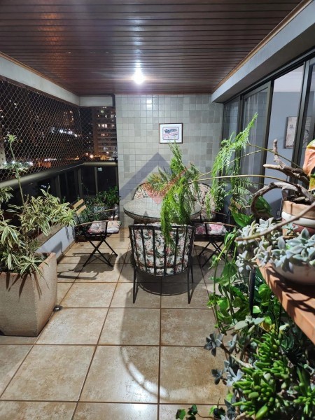 Apartamento à venda com 4 quartos, 196m² - Foto 1