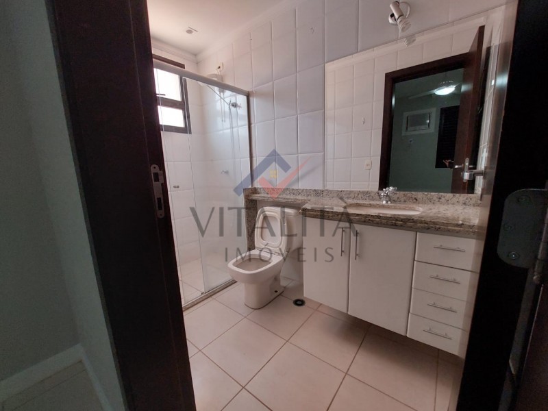 Apartamento para alugar com 3 quartos, 140m² - Foto 12