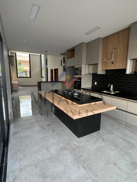 Casa para alugar com 3 quartos, 300m² - Foto 1