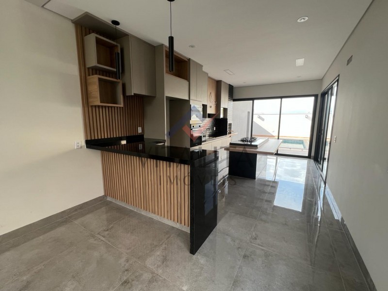 Casa para alugar com 3 quartos, 300m² - Foto 2