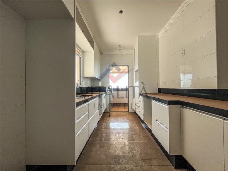 Apartamento à venda com 3 quartos, 195m² - Foto 9
