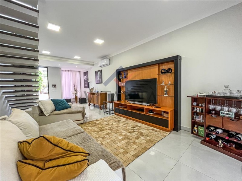 Casa, 3 quartos, 244 m² - Foto 2