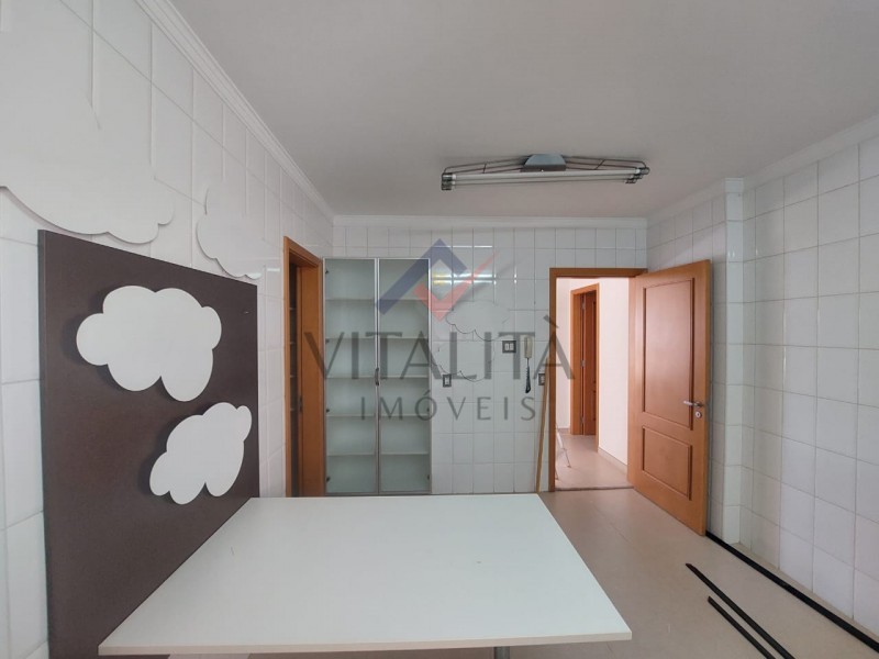Apartamento para alugar com 3 quartos, 166m² - Foto 11