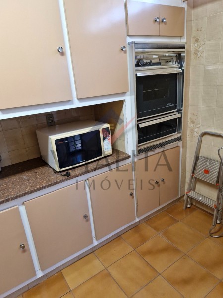 Casa à venda e aluguel com 3 quartos, 228m² - Foto 9