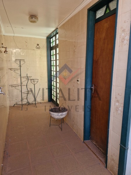 Casa à venda e aluguel com 3 quartos, 228m² - Foto 13