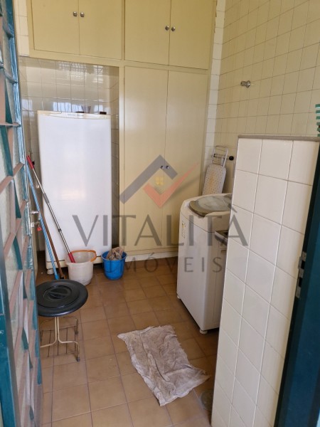 Casa à venda e aluguel com 3 quartos, 228m² - Foto 11