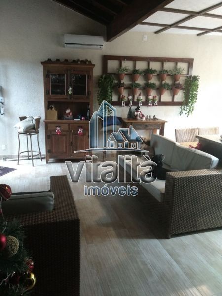 Casa à venda com 4 quartos, 205m² - Foto 2