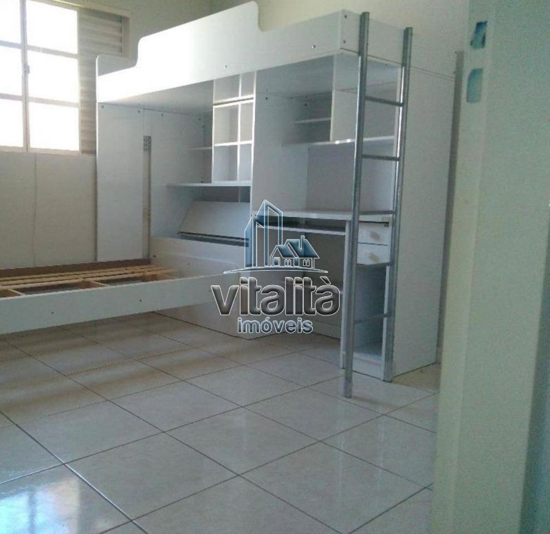 Casa à venda com 3 quartos, 184m² - Foto 1